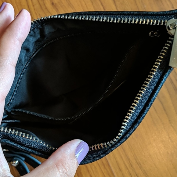 Express Wristlet - Picture 4 of 8